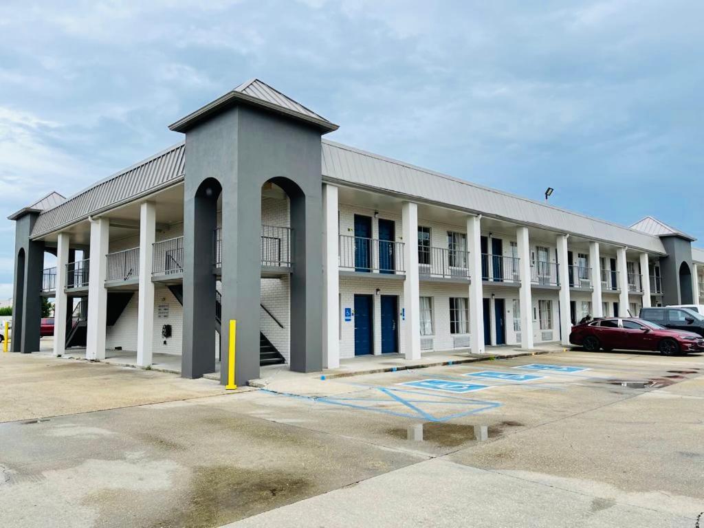 Super 8 By Wyndham New Iberia Motel Ngoại thất bức ảnh